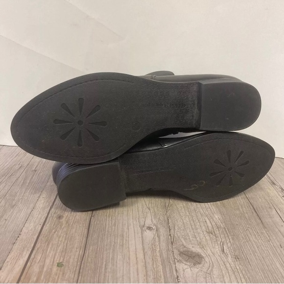 Isaac Mizrahi Tinker Women's Sz 8.5 Black Leather Gold Buckle /Studs Ankle Boot - Picture 9 of 11